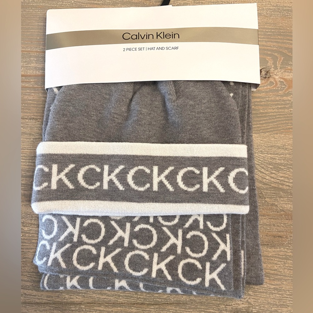 NWT Calvin Klein Hat and Scarf Grey and white.Winter❄️